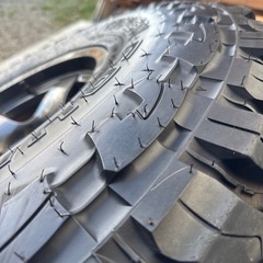 オープンカントリー255/85r16 ホイール付き4本の画像