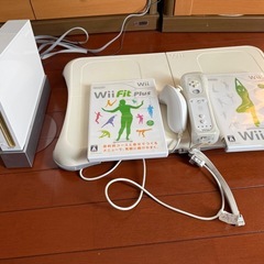 Wii本体　　フィットボード、ソフト、その他1式
の画像