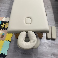 折りたたみ施術用ベッドの画像
