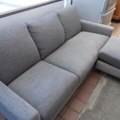 645＃　中古　グレー三人掛けソファーオットマン付きの画像
