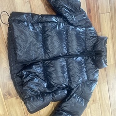 ユニクロ　ウルトラライトダウンシャイニーボリュームジャケット　Lサイズの画像
