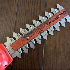 ブラックアンドデッカー 庭木・芝生バリカンの画像