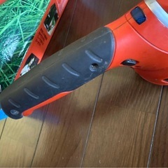 ブラックアンドデッカー 庭木・芝生バリカンの画像
