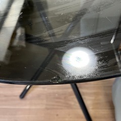ガラス丸テーブルの画像