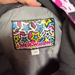 スノボーウェアとズボンの画像