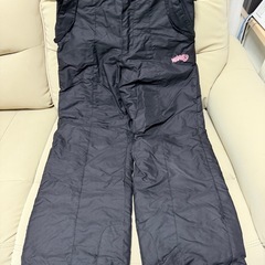 スノボーウェアとズボンの画像