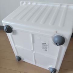 IKEA キャスター付き収納ボックスの画像