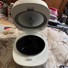 大栄トレーディング炊飯器の画像