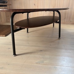 楕円形テーブルの画像