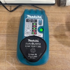 【k2 充電式クリーナ】makita　コードレス　充電式掃除機 の画像