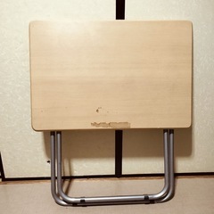 折りたたみテーブルの画像