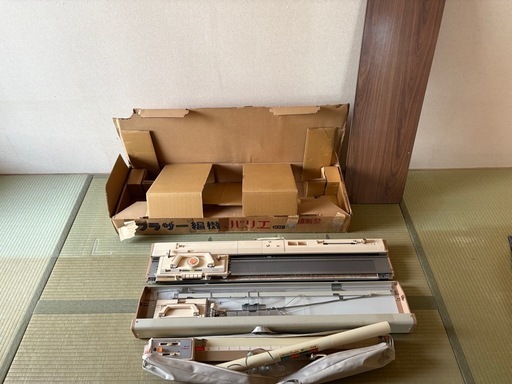 破格出品　ブラザー編機、ブラザー編み機初代パリエ4.5㎜ KH-831&専用テーブル付き　セット売り