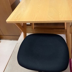 机　テーブルの画像