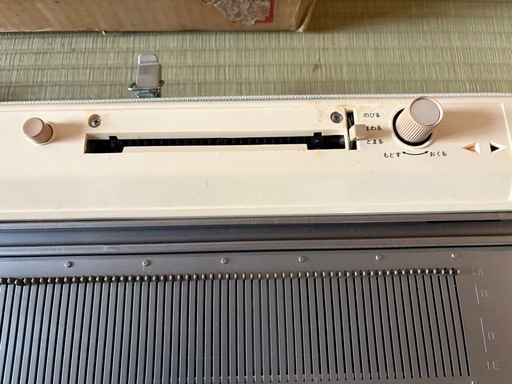 破格出品　ブラザー編機、ブラザー編み機初代パリエ4.5㎜ KH-831&専用テーブル付き　セット売り