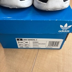 adidas サンダルの画像