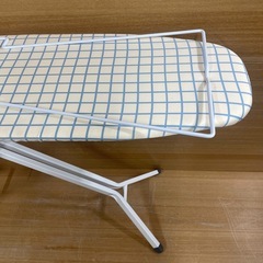 【e21アイロン台】高さ調節可能　スタンド型の画像