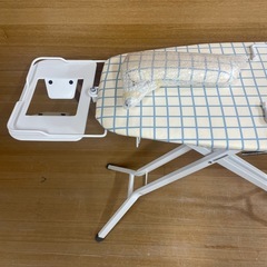【e21アイロン台】高さ調節可能　スタンド型の画像
