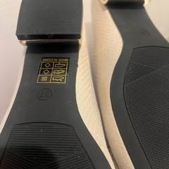 新品未使用 パンプスシャンパンゴールドの画像