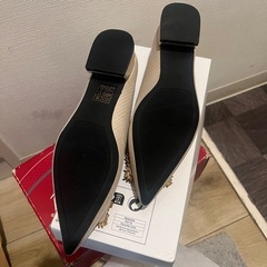 新品未使用 パンプスシャンパンゴールドの画像