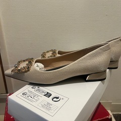 新品未使用 パンプスシャンパンゴールドの画像
