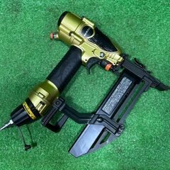 ハイコーキ(HIKOKI N5004HMF 高圧フロアタッカ【船橋馬込店】【店頭取引限定】【中古】管理番号：ITX70HRN4VY2の画像