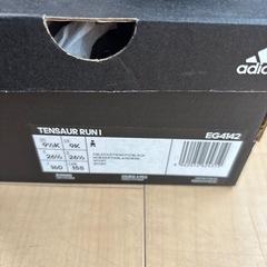 adidas スニーカーの画像