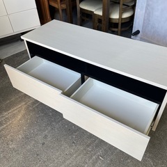 テレビボードの画像