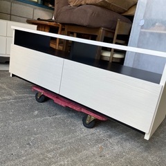 テレビボードの画像