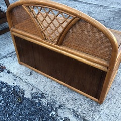定型文には返信しません　籐のベンチ収納の画像