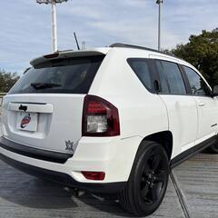 神奈川【自社ローン】保証人無可★全国対応★コンパス【リミテッドクローム】純正17インチAW/社外ナビ/フルフラットシート/バックカメラ/サイドカメラ/TV/ルーフレール/フォグ/記録簿/ETCの画像