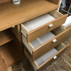 ジャングルジャングル貝塚店　食器棚　3枚扉　引き出し　コンセント　ブラウン　ライトブラウン　茶色　磨りガラス　中古　貝塚市　二色浜の画像