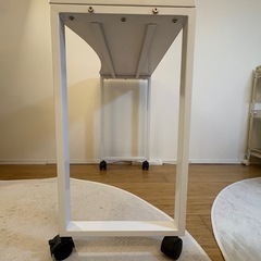 キャスターつきデスク(ホワイト)
の画像