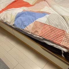 IKEA ベッドフレーム／140×200cm／収納付き・マットレス付きの画像