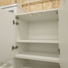 ◎美品 スリム食器棚 ホワイト木目調 スライドトレー 幅60cm 高さ180cm /札幌市清田区の画像