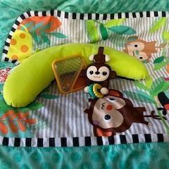 ベビーマット　ガラガラおもちゃつきの画像