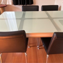 [お話中]ダイニングテーブルの画像