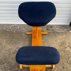 弘益　木製バランスチェア　ネイビー　の画像