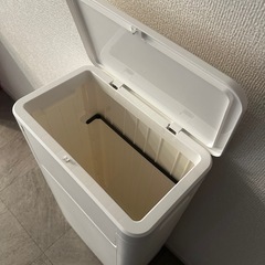 ゴミ箱 白の画像