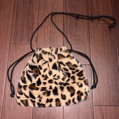 ヒョウ柄ショルダーポーチの画像