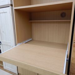 スリム食器棚 ナチュラル木目調 ガラス戸 スライドトレー 幅60cm 高さ178cm /札幌市清田区の画像