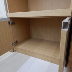 スリム食器棚 ナチュラル木目調 ガラス戸 スライドトレー 幅60cm 高さ178cm /札幌市清田区の画像