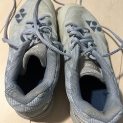 バドミントン　シューズの画像