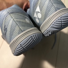 バドミントン　シューズの画像