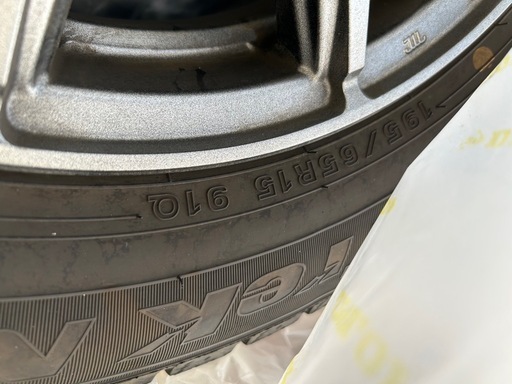 【受け渡し決定】スタッドレスタイヤ　195/65R15　