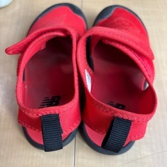 new balanceサンダルの画像