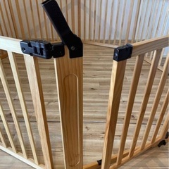 日本育児　たためる木製サークル フレックスDX 扉付きパネル　8枚　補助スタンド2個の画像