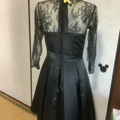 華やかなワンピです。の画像