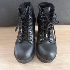 厚底ブーツの画像