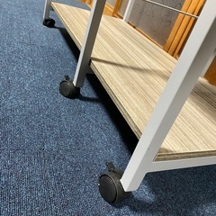 【美品】棚付きハンガーラックの画像