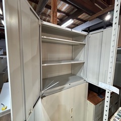 鍵付き 3段 書庫 両開き キャビネット 小の画像